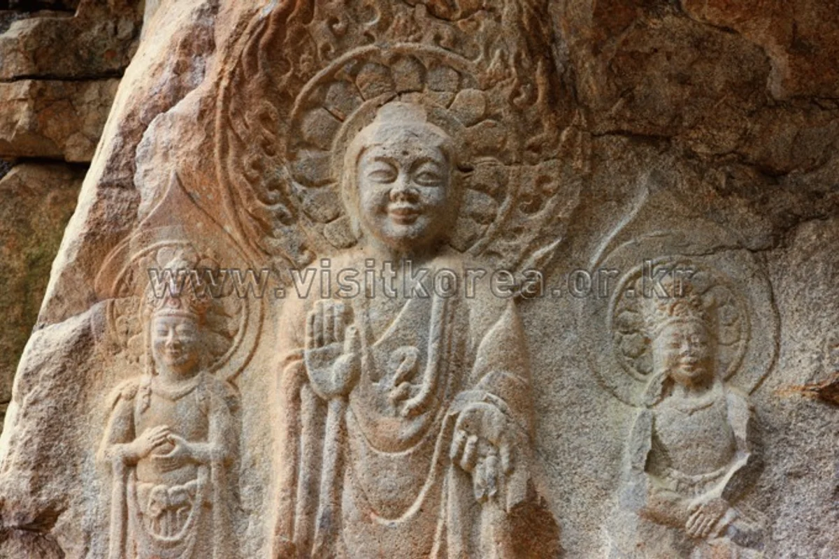 용현리 마애여래삼존상 - 서산여행 여행