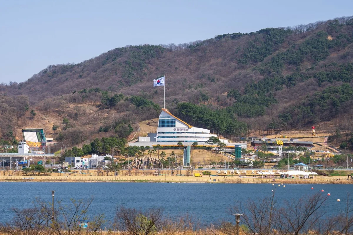 칠곡호국평화기념관: 칠곡군 여행지에서 만나는 역사 - 칠곡군 여행