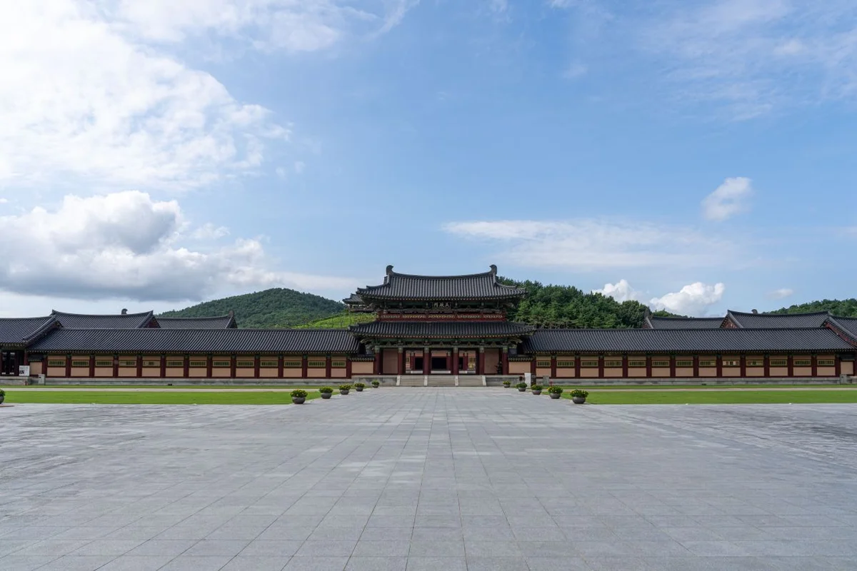 백제문화단지 벚꽃 명소: 사비궁에서 만나는 봄날 - 백제문화단지 여행